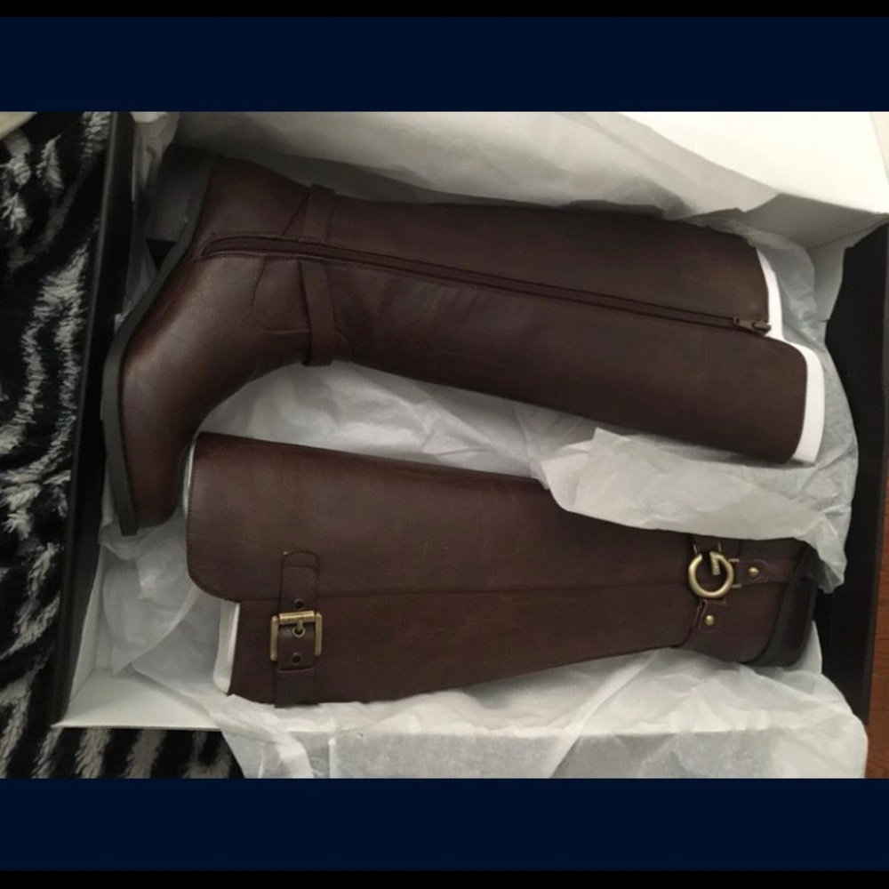 Guess (GG) Hellia 6.5 boots Dark Brown New in box!